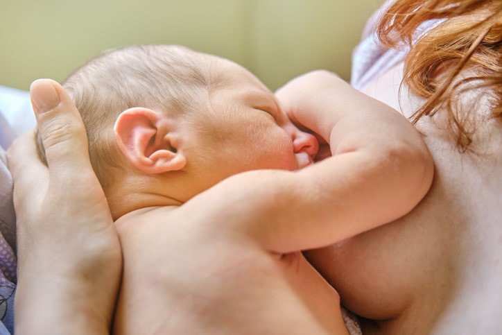 El meconio del bebé recién nacido: lo que debes saber